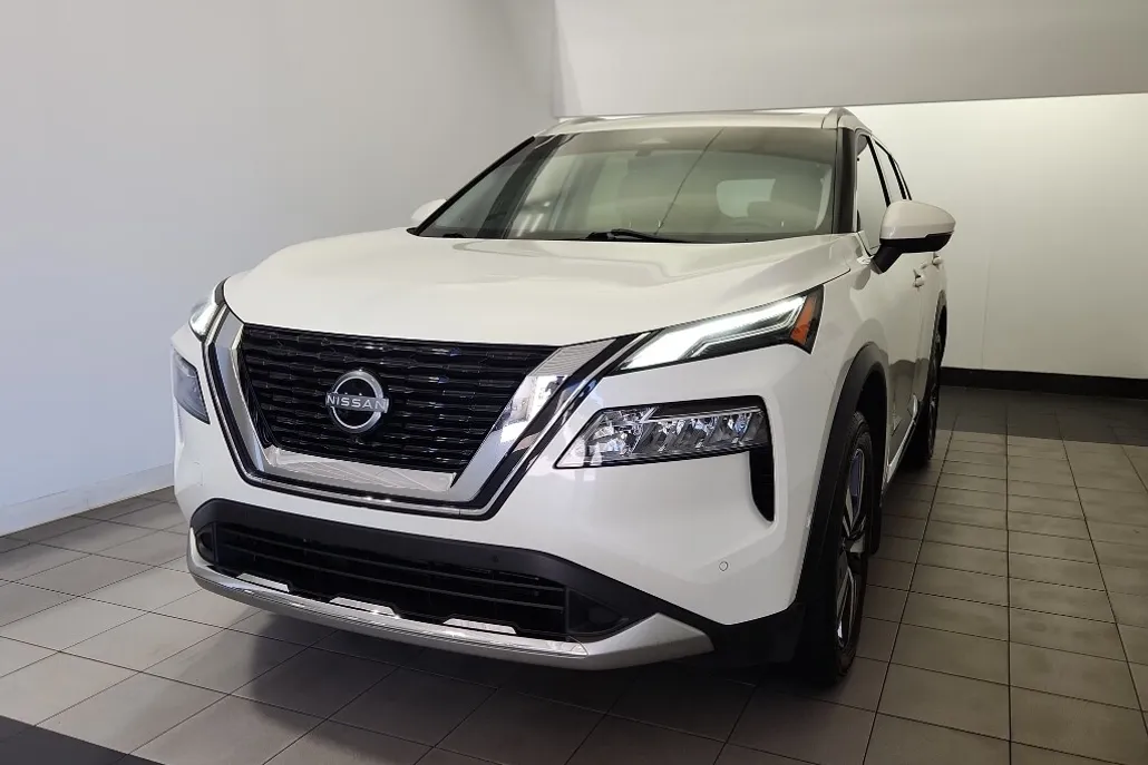 2023 Nissan Rogue Platinum photo 1