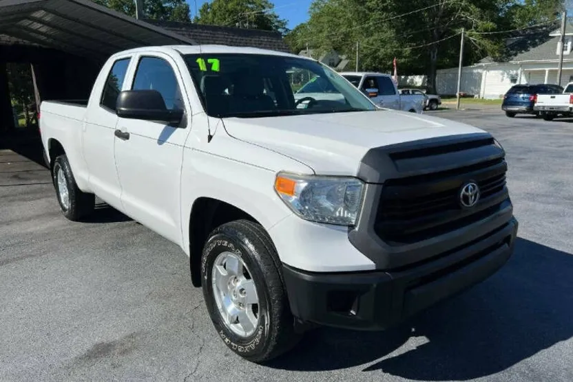 2017 Toyota Tundra SR5 photo 1