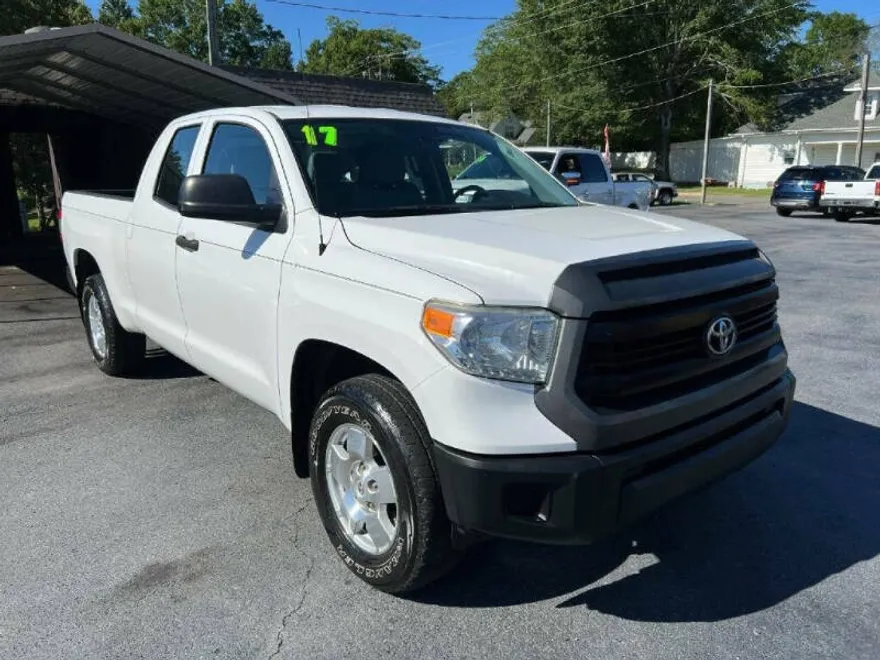 2017 Toyota Tundra SR5 photo 1