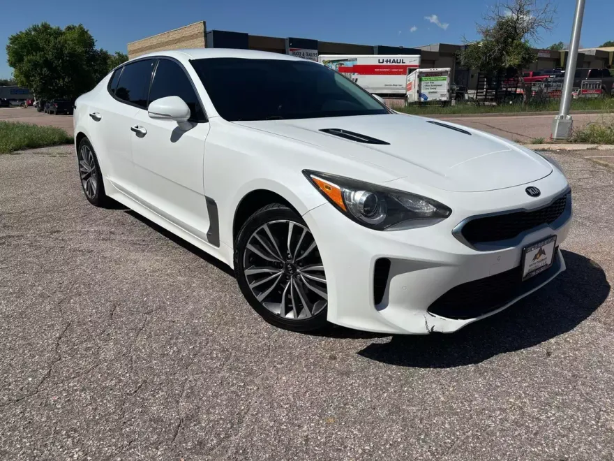 2019 Kia Stinger photo 1