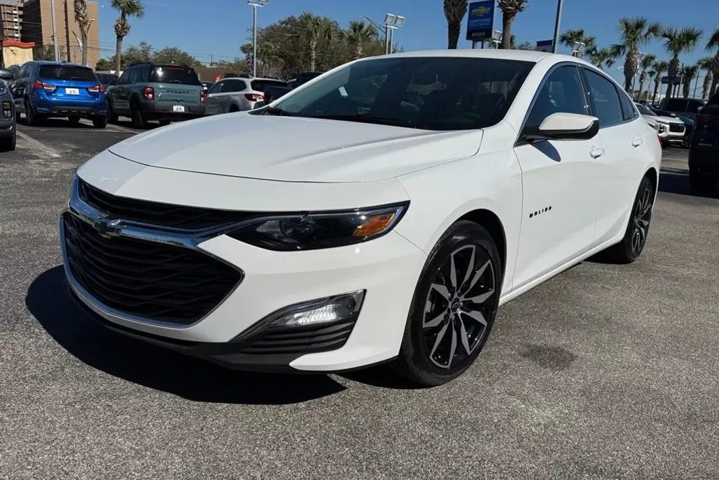 2025 Chevrolet Malibu RS photo 1