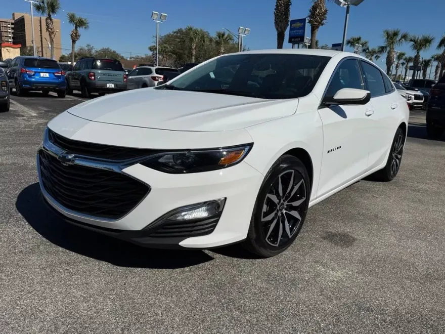 2025 Chevrolet Malibu RS photo 1