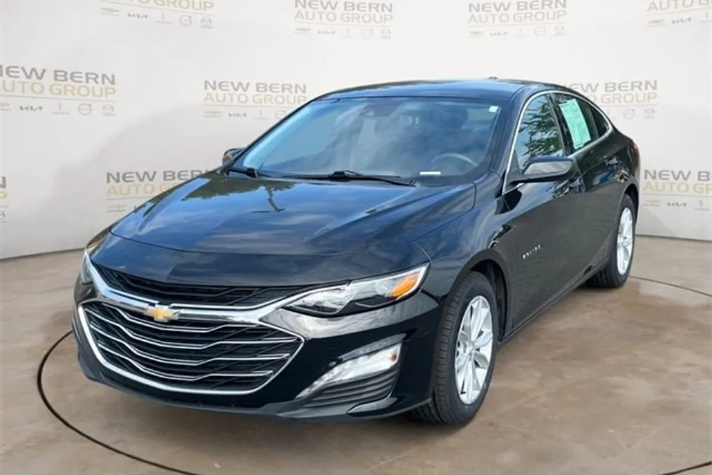 2024 Chevrolet Malibu 1LT photo 1