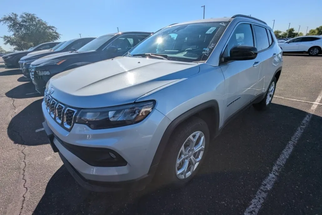 2024 Jeep Compass Latitude photo 1