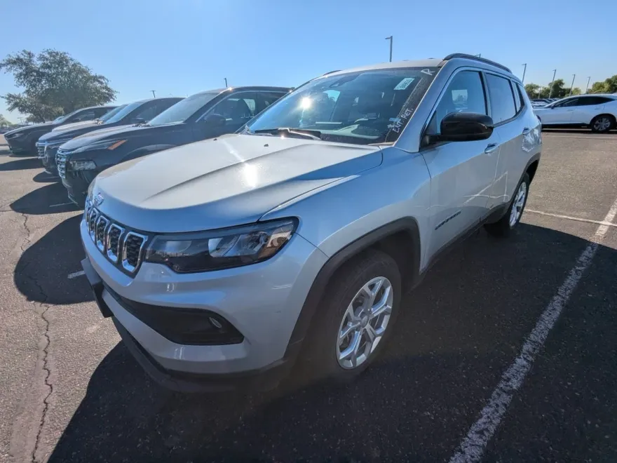 2024 Jeep Compass Latitude photo 1