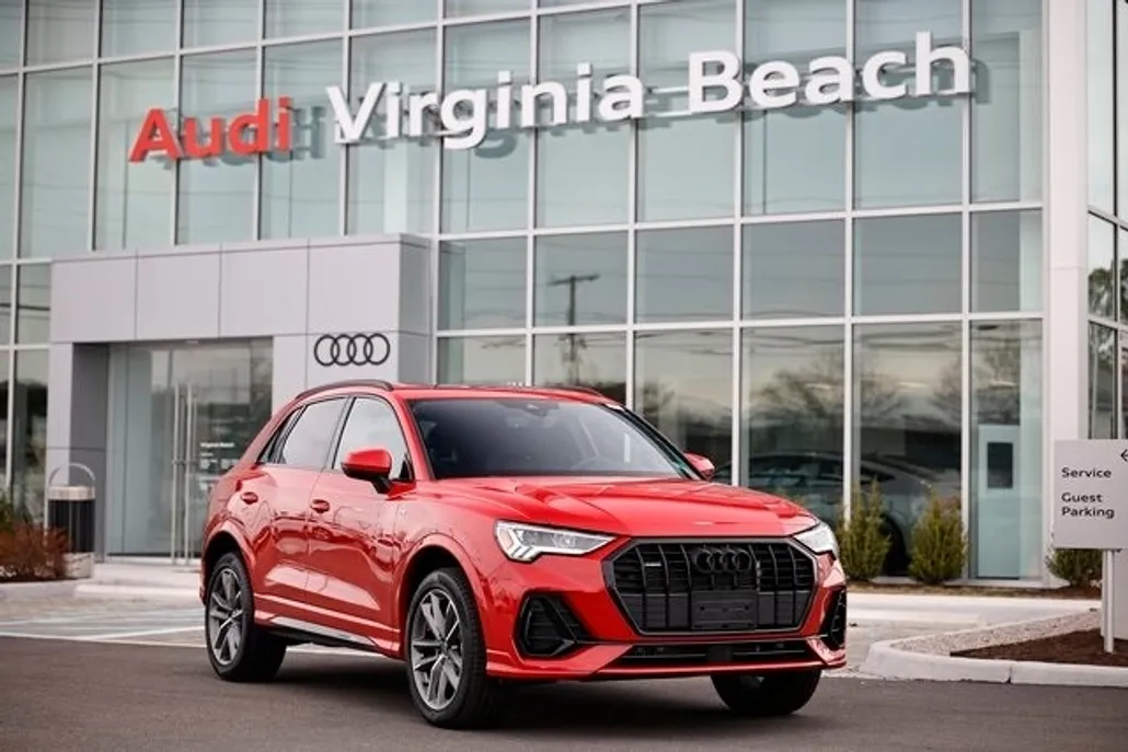 2025 Audi Q3 S line Premium photo 1