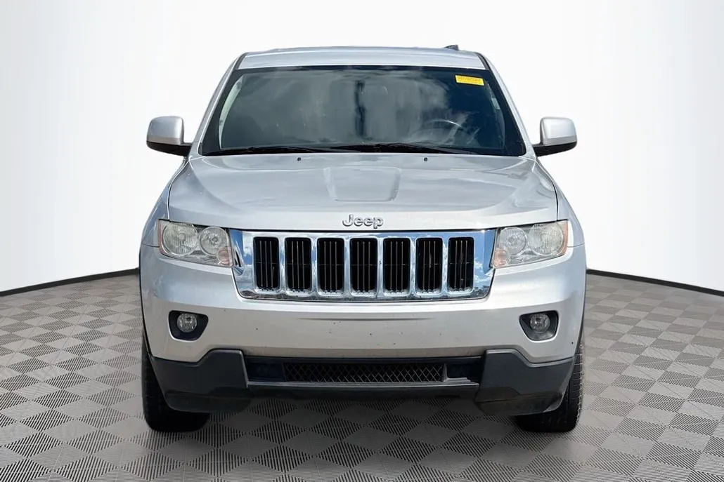 2011 Jeep Grand Cherokee Laredo photo 1