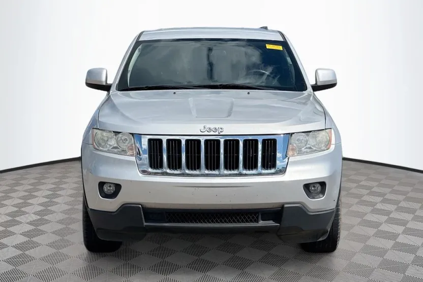 2011 Jeep Grand Cherokee Laredo photo 1