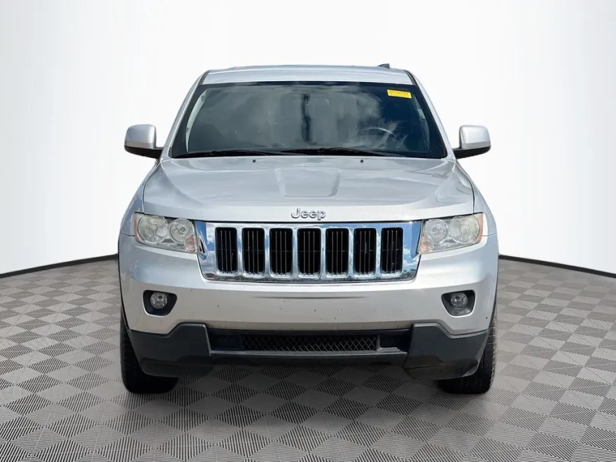 2011 Jeep Grand Cherokee Laredo photo 1