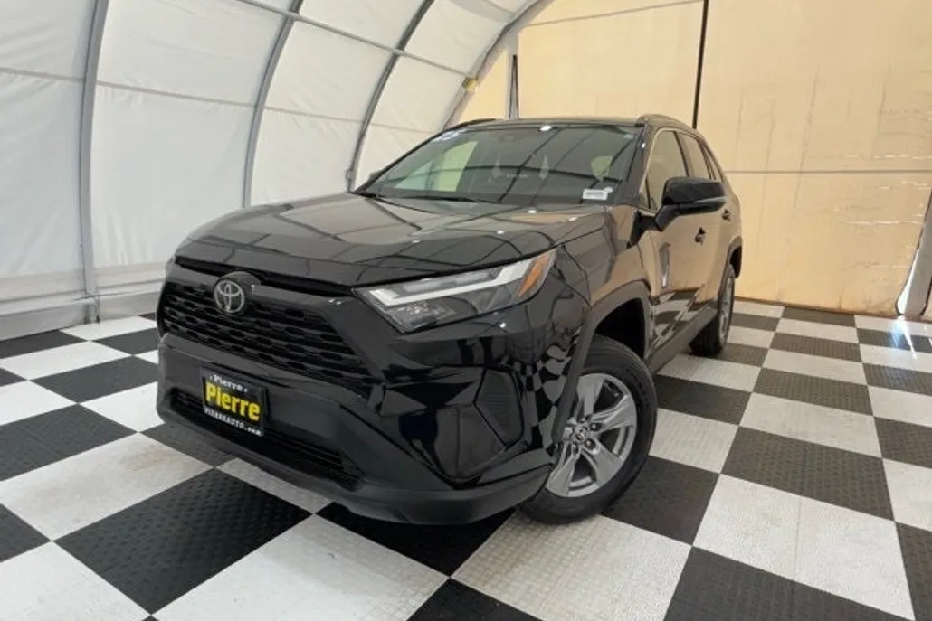 2025 Toyota RAV4 Hybrid XLE photo 1