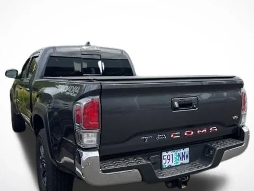 2022 Toyota Tacoma SR5 V6 photo 1