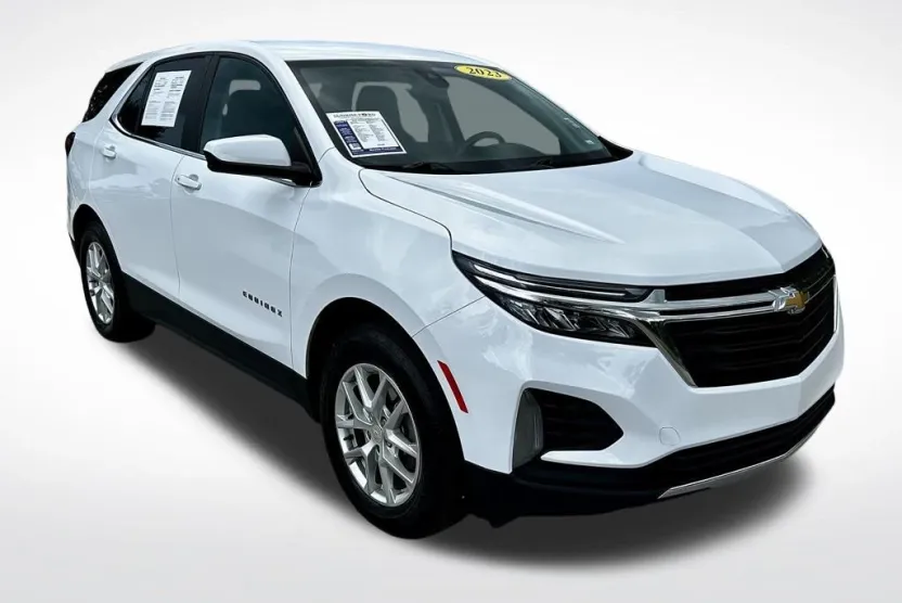2023 Chevrolet Equinox LT photo 1