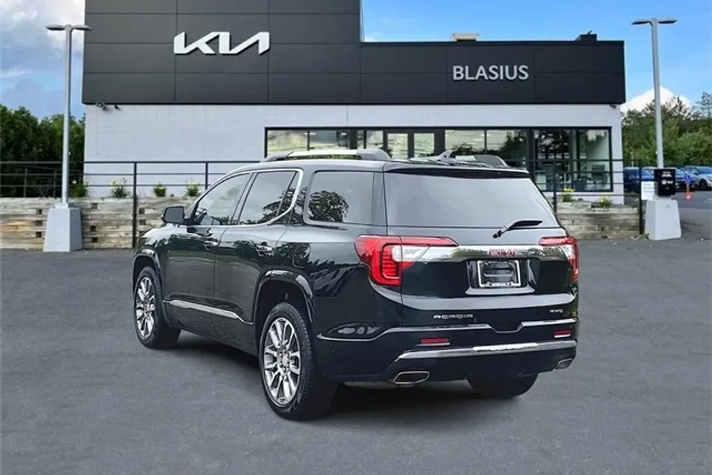 2023 Gmc Acadia Denali photo 1