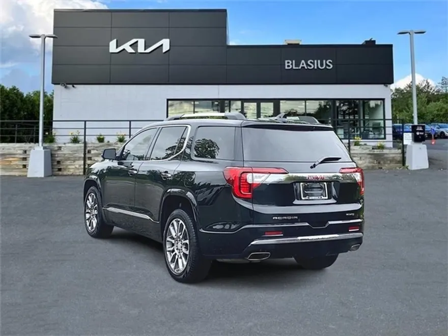 2023 Gmc Acadia Denali photo 1