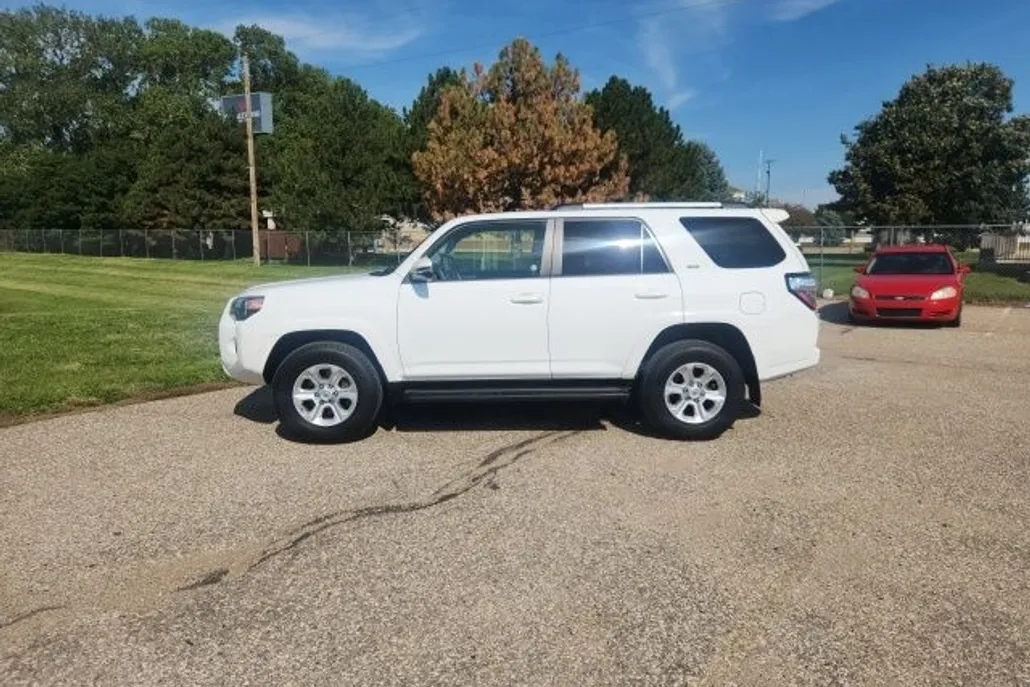 2024 Toyota 4Runner SR5 Premium photo 1