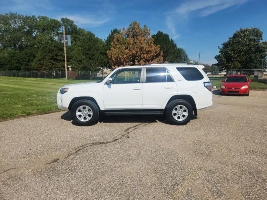 2024 Toyota 4Runner SR5 Premium photo 1