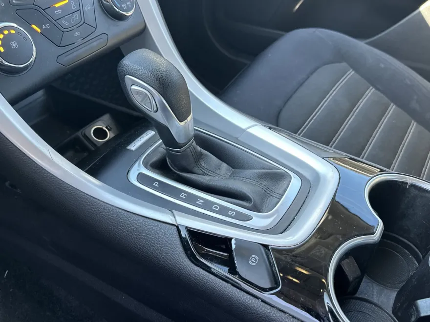 2015 Ford Fusion SE photo 1
