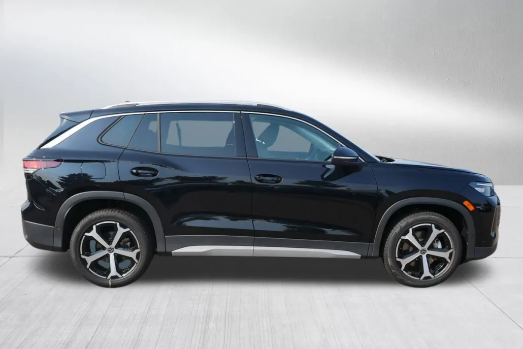 2025 Volkswagen Tiguan SE photo 1