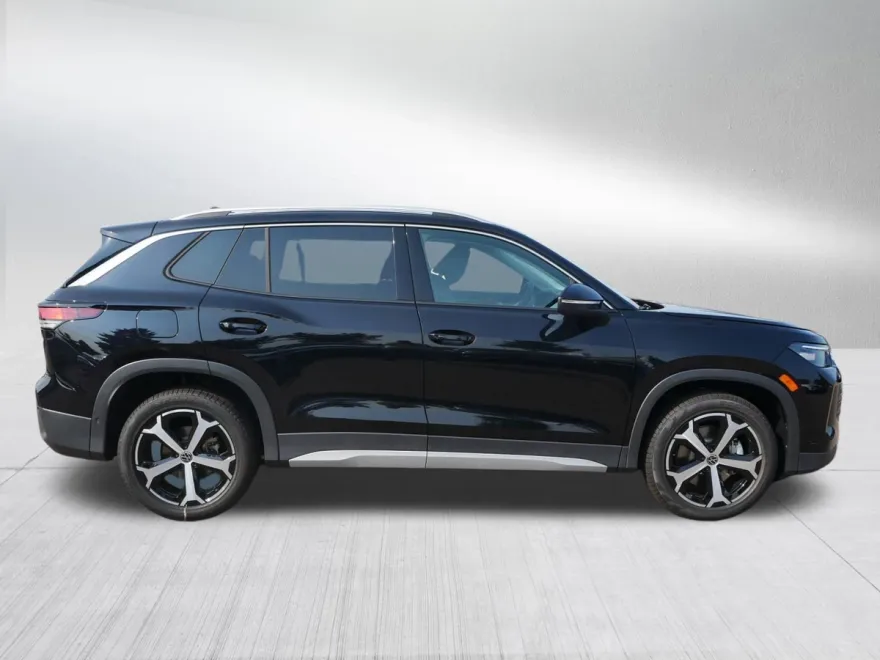 2025 Volkswagen Tiguan SE photo 1
