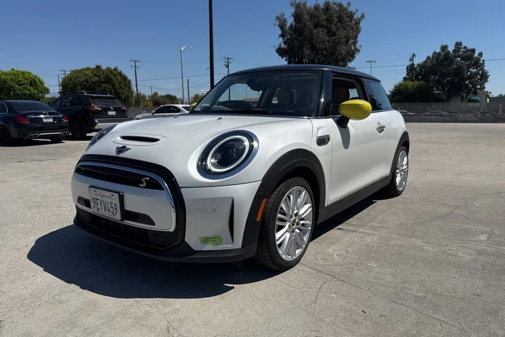 2023 Mini Cooper Hardtop SE photo 1