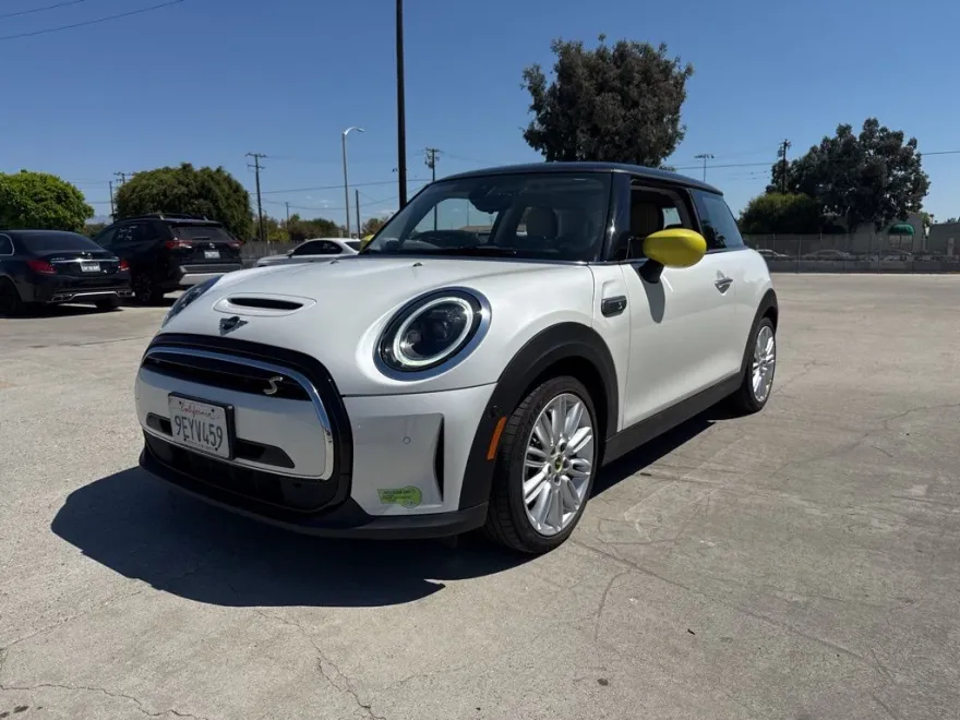 2023 Mini Cooper Hardtop SE photo 1