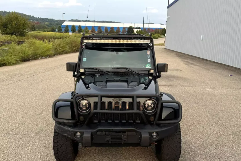 2016 Jeep Wrangler Unlimited Sahara photo 1