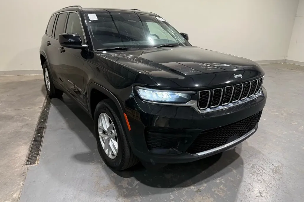 2023 Jeep Grand Cherokee Laredo photo 1