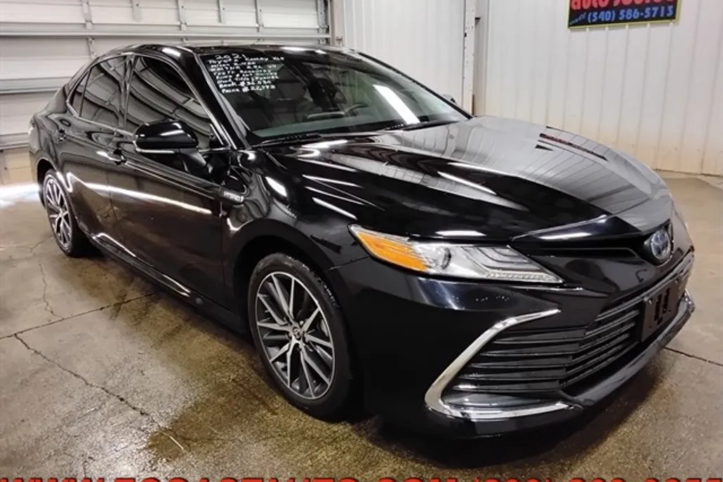 2021 Toyota Camry Hybrid XLE photo 1