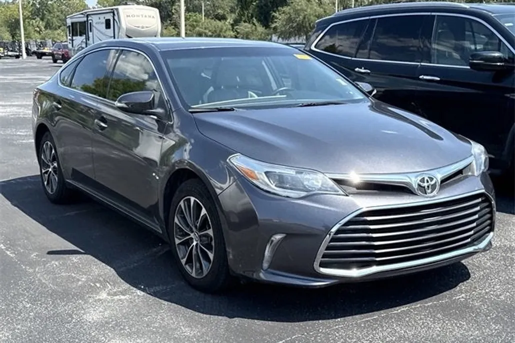 2016 Toyota Avalon XLE photo 1