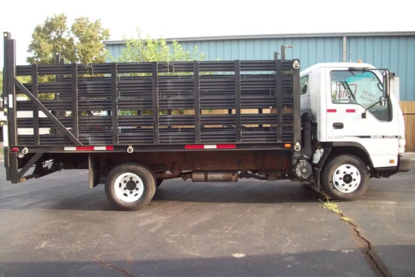 2006 Isuzu NPR photo 1