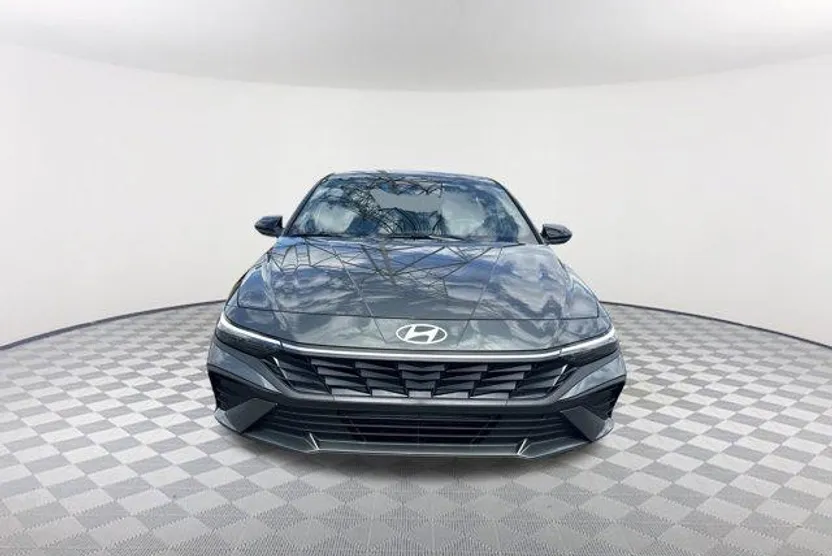 2025 Hyundai Elantra SEL Sport photo 1