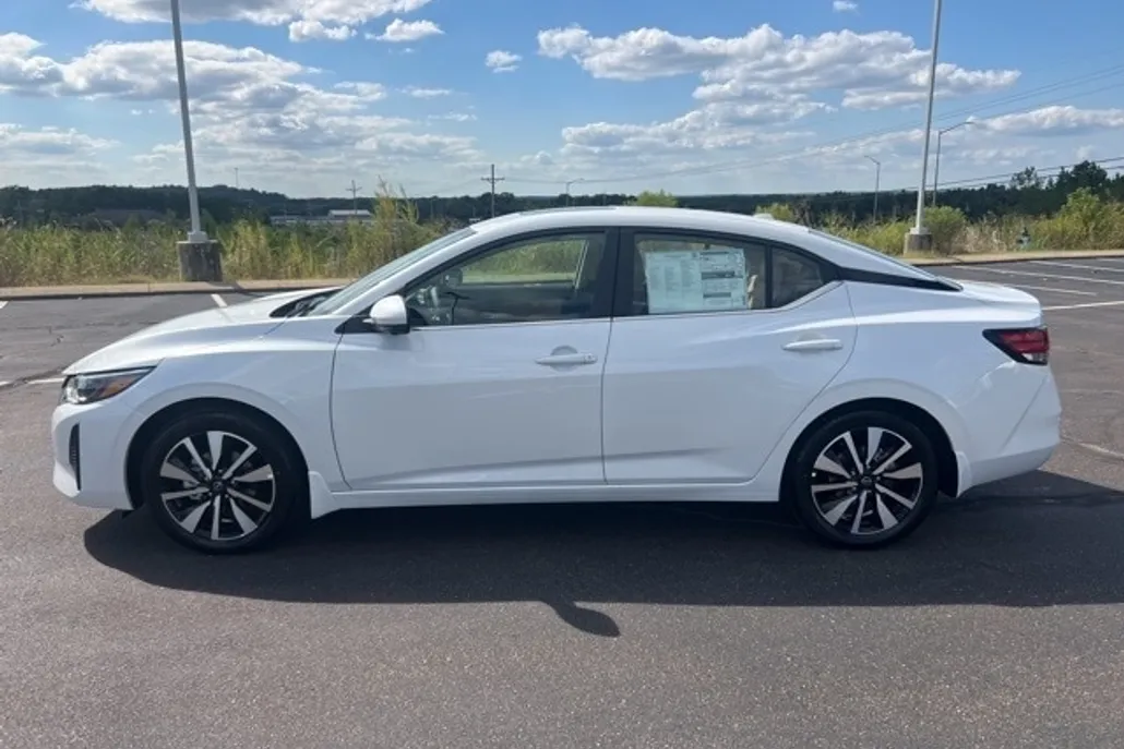 2025 Nissan Sentra SV photo 1