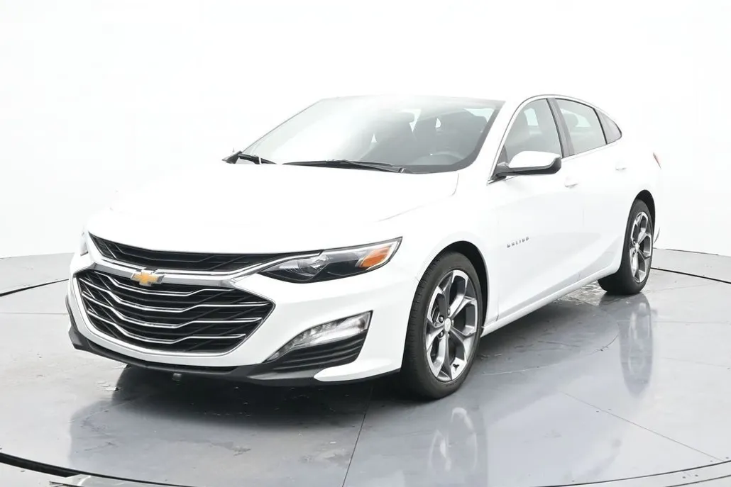 2024 Chevrolet Malibu 1LT photo 1