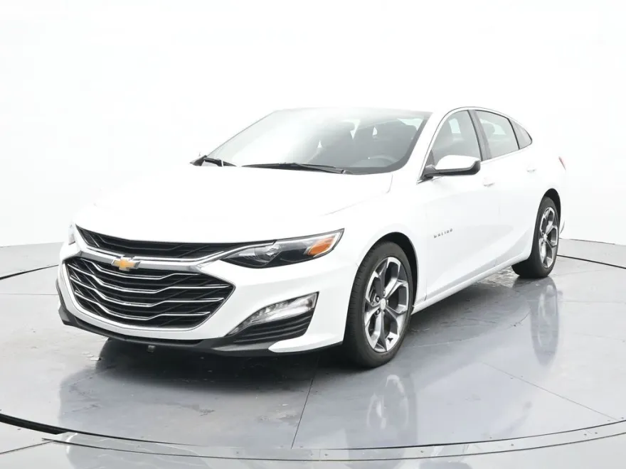 2024 Chevrolet Malibu 1LT photo 1