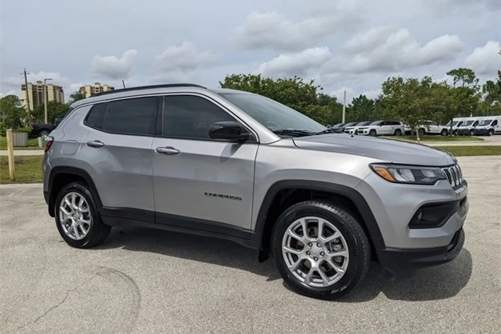2023 Jeep Compass Latitude Lux photo 1