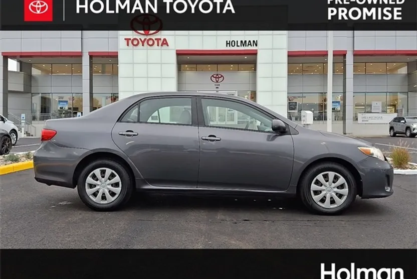 2011 Toyota Corolla LE photo 1