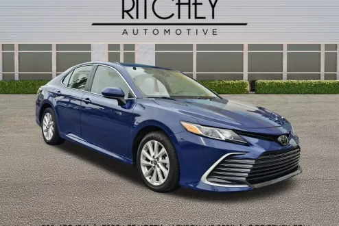 2023 Toyota Camry LE photo 1