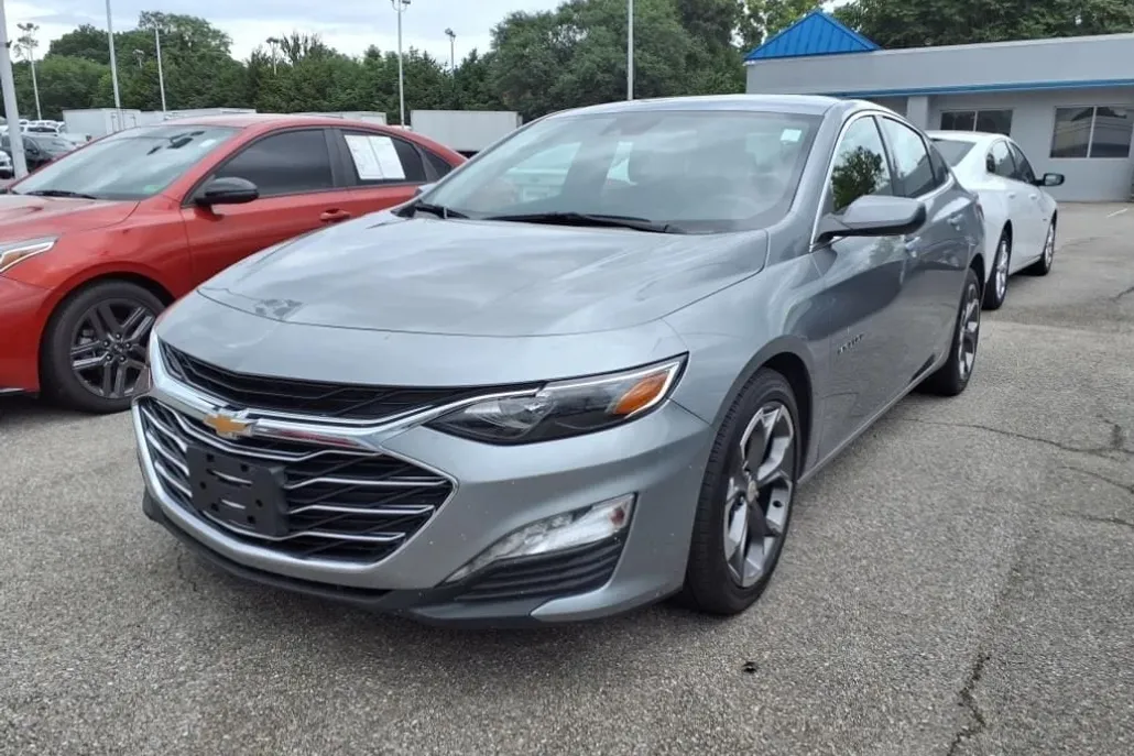 2024 Chevrolet Malibu 1LT photo 1