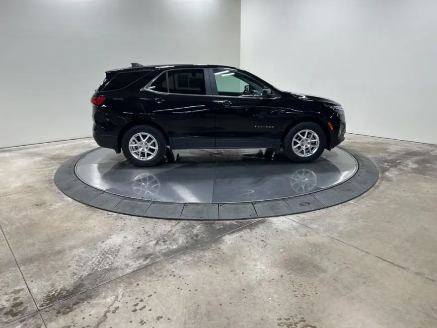 2022 Chevrolet Equinox LT photo 1