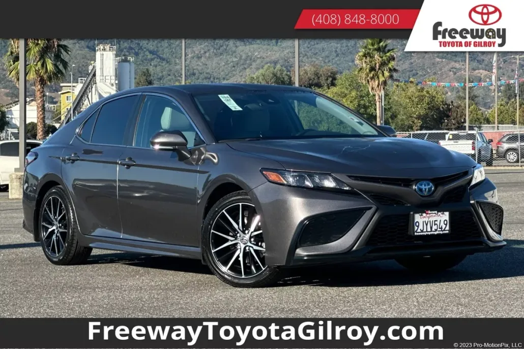 2024 Toyota Camry Hybrid SE photo 1