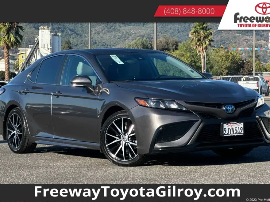 2024 Toyota Camry Hybrid SE photo 1
