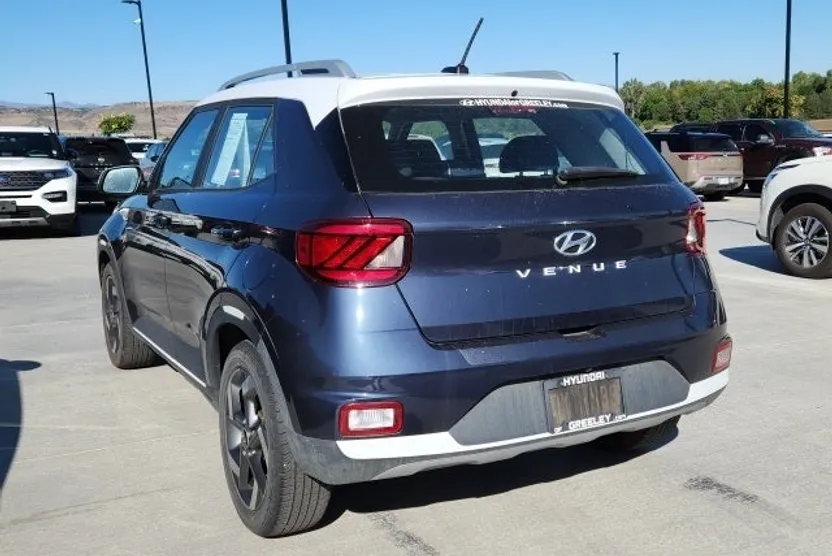 2023 Hyundai Venue Limited photo 1