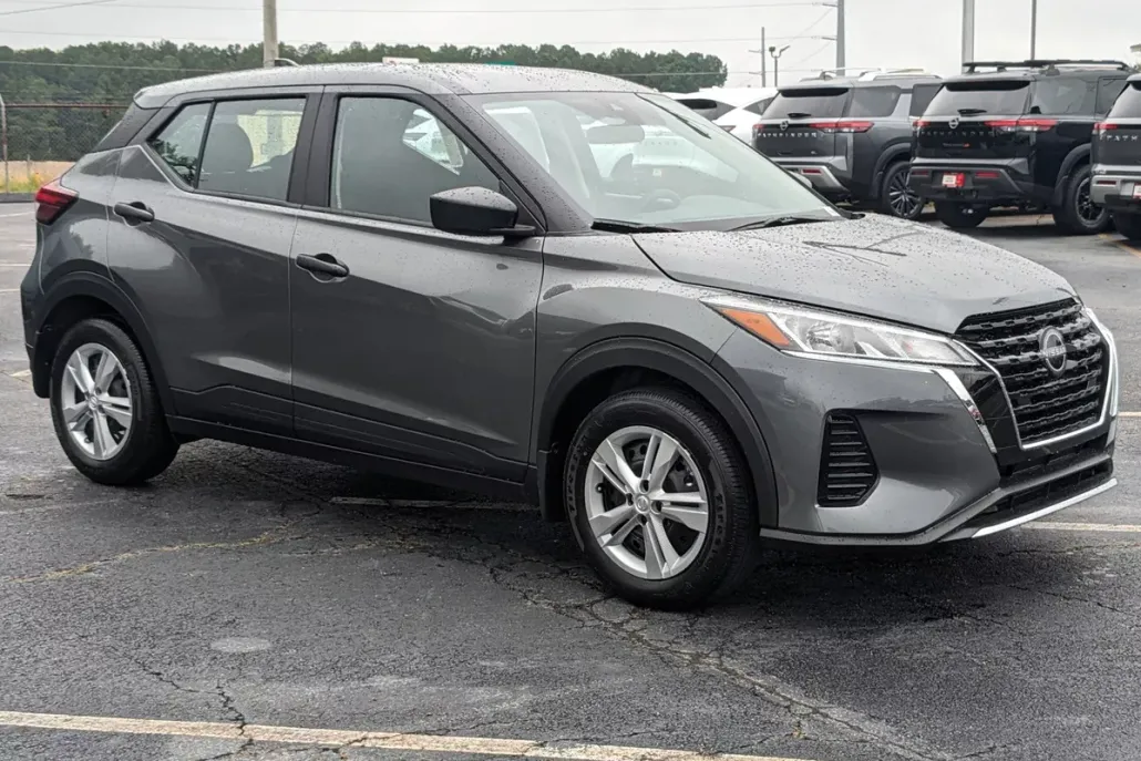 2025 Nissan Kicks Play S photo 1