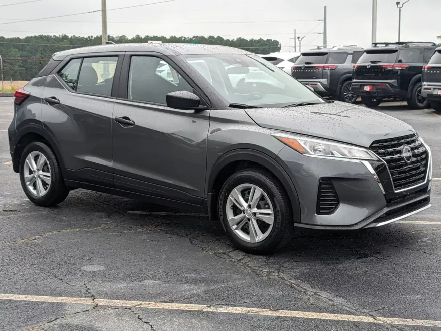 2025 Nissan Kicks Play S photo 1