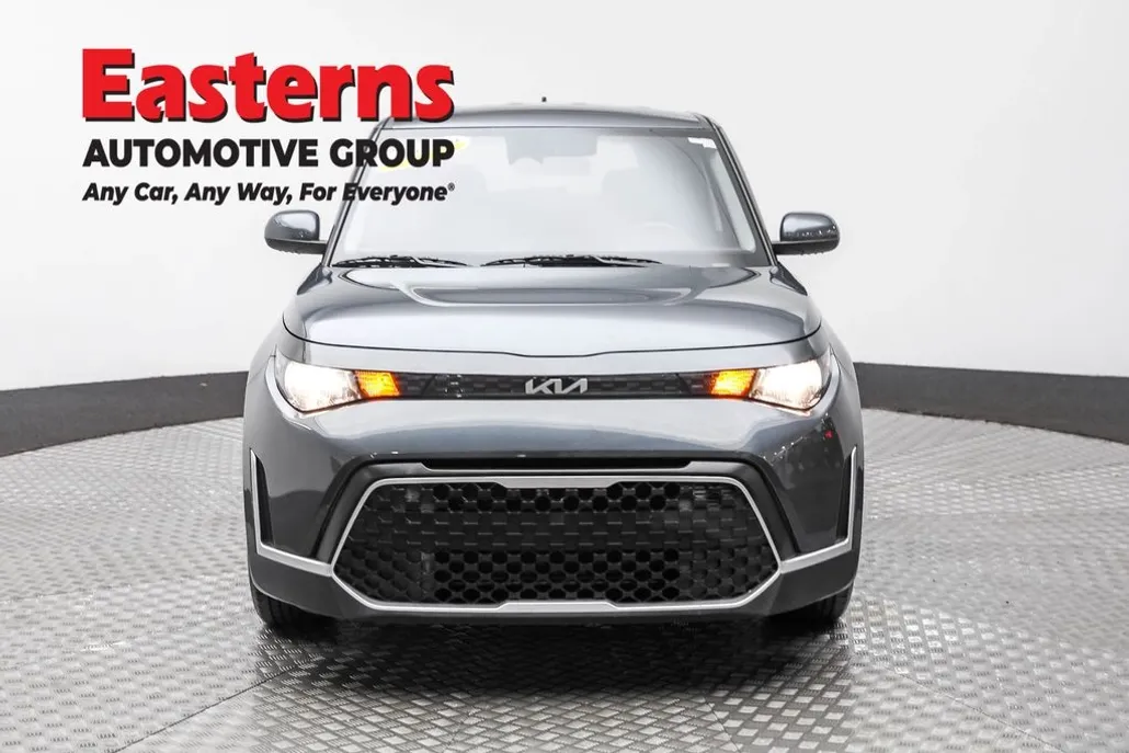 2023 Kia Soul LX photo 1