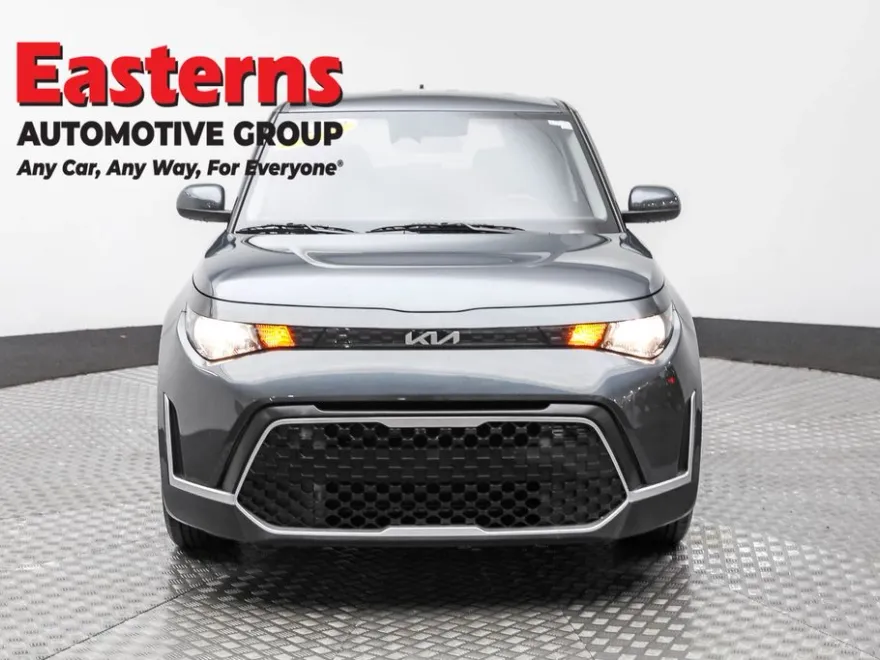 2023 Kia Soul LX photo 1