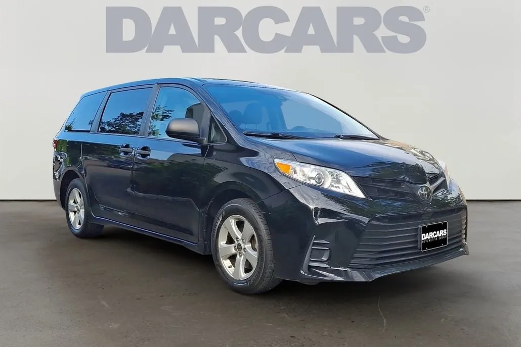 2020 Toyota Sienna L photo 1
