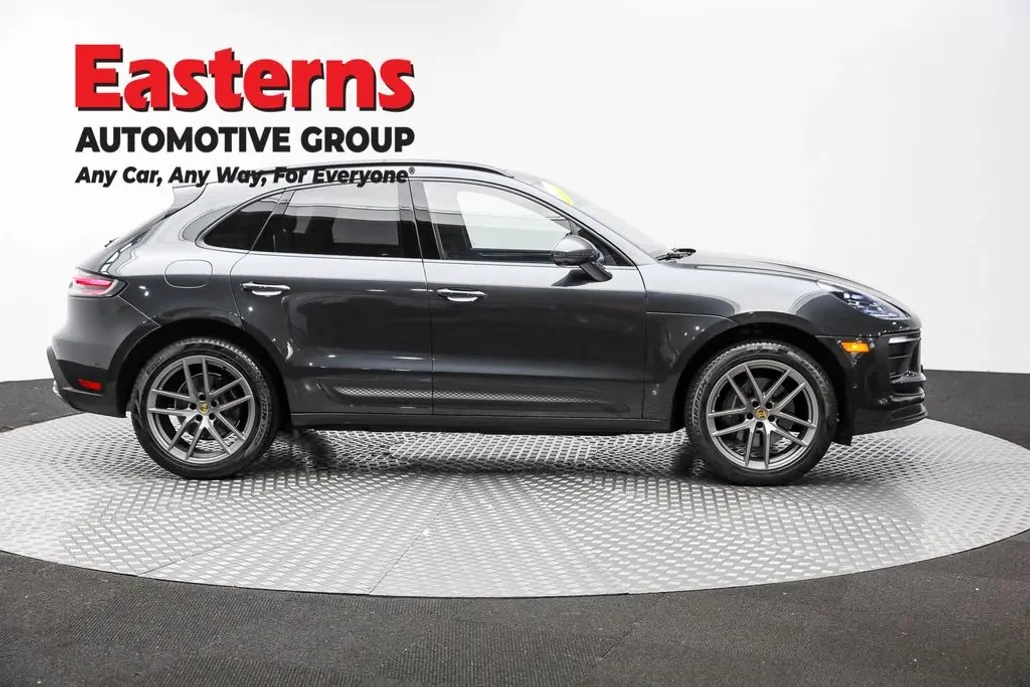 2024 Porsche Macan Base photo 1