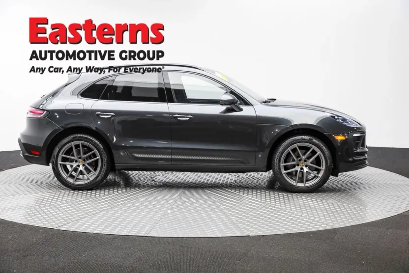 2024 Porsche Macan Base photo 1
