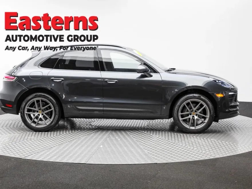 2024 Porsche Macan Base photo 1
